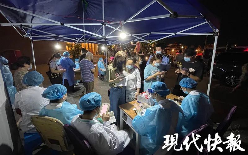 南京发现多起聚集性疫情(南京最大聚集疫情致33人发病)
