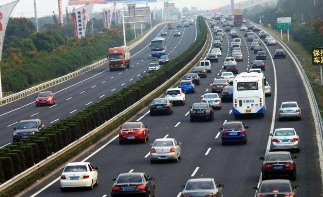 十一高速免费吗2022年/十一高速路费免费吗