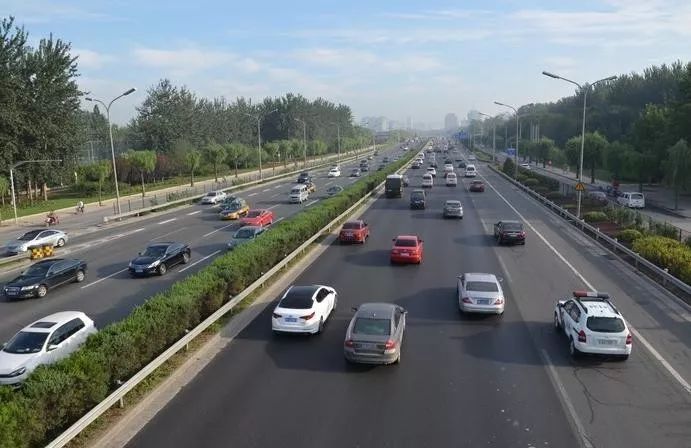 十一高速免费吗2022年/十一高速路费免费吗