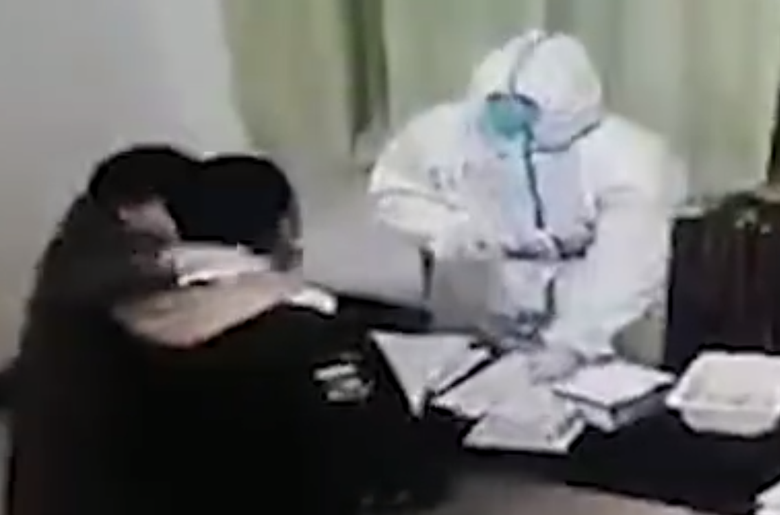 【男子78次核酸检测,男子核酸打护士】