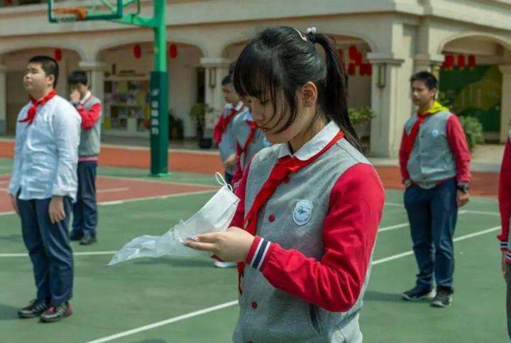 全国近来共有49个中风险地区.全国共有60个中风险地区最新？