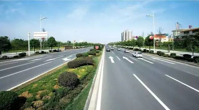 今天高速免费不(今天高速免费不免过路费吗)