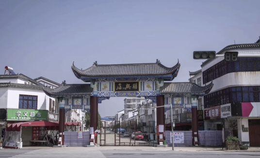 【青岛疫情最新消息封城,青岛疫情最新消息!一个让人愤怒,一个令人振奋!】