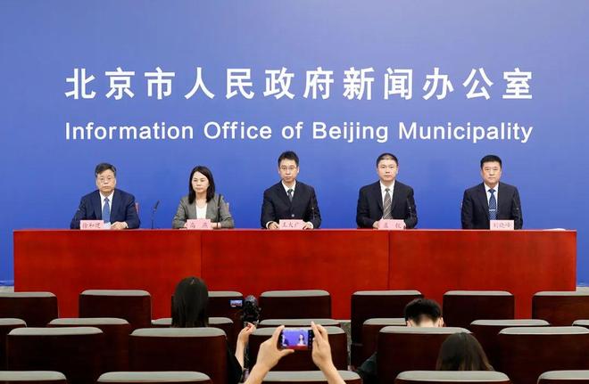 北京社会面疫情传播链条仍未阻断.北京本轮疫情首现社区工作人员确诊？
