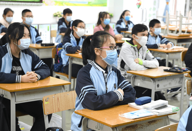 青岛一中学现多例确诊升为高风险/青岛 一中