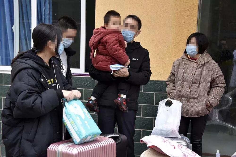 美国新冠肺炎确诊超182万/美国新冠肺炎确诊突破33万